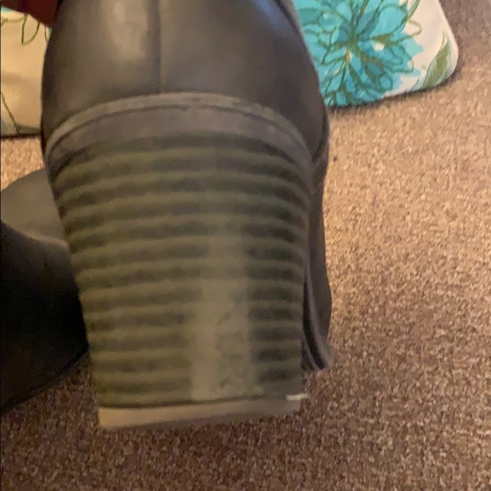 Roxy Booties - Picture 6 of 7